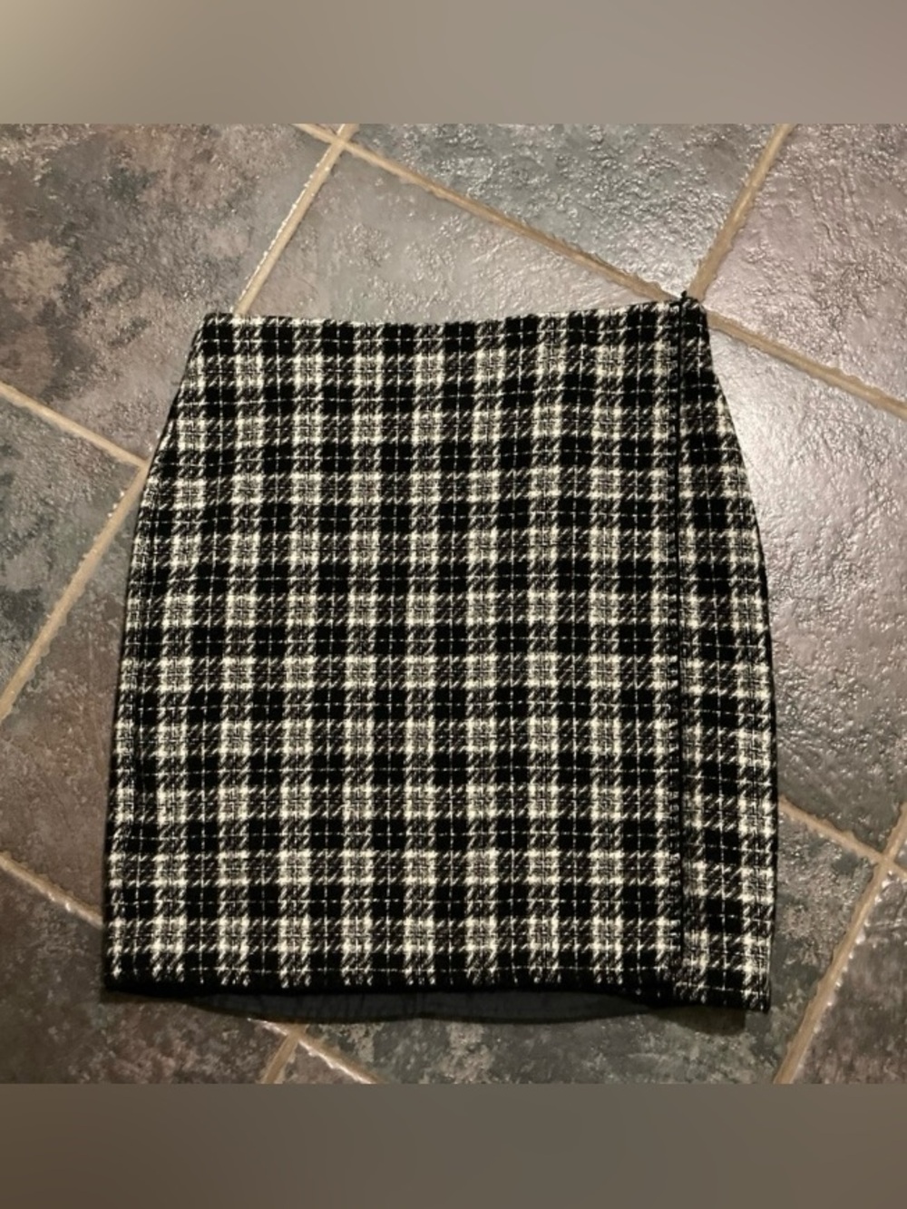 Eddie Bauer Vintage Black and White Plaid Wool-Blend Wrap Skirt. Women’s Size 4